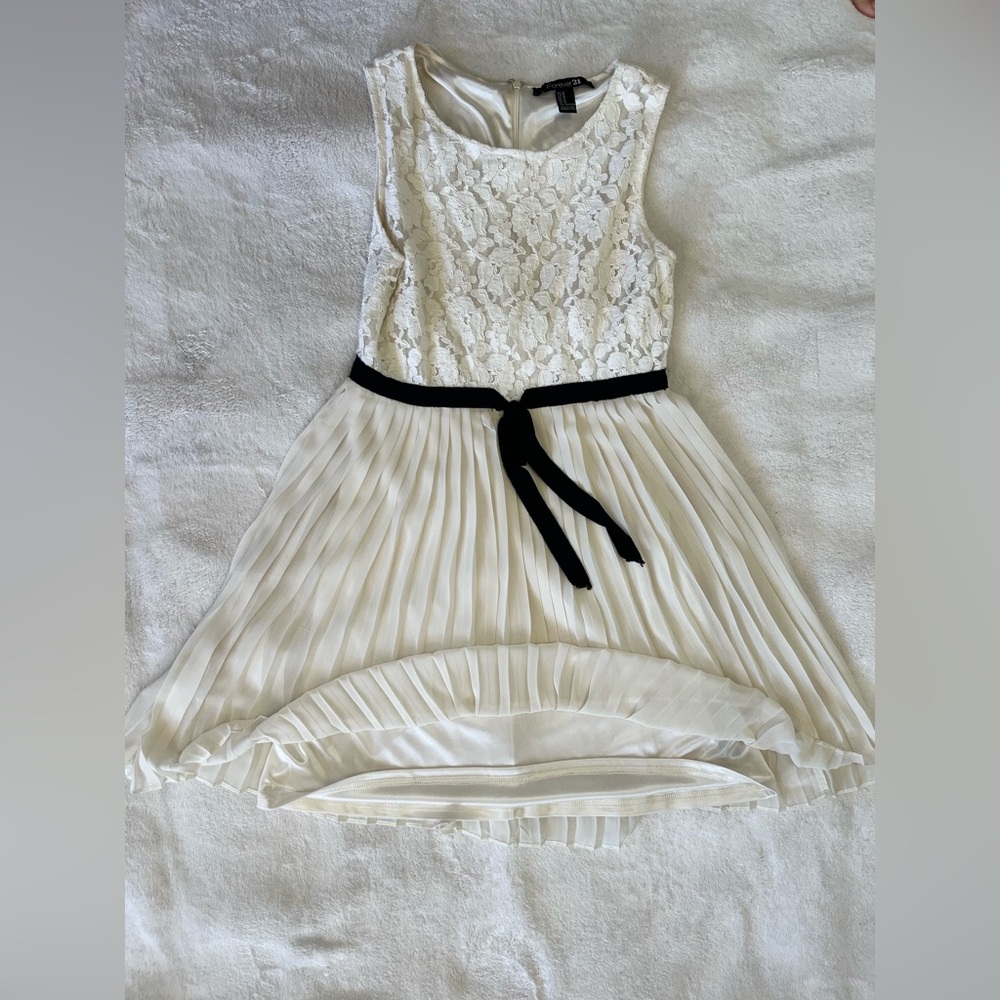 Forever 21 White Lace and Pleated Mini Dress